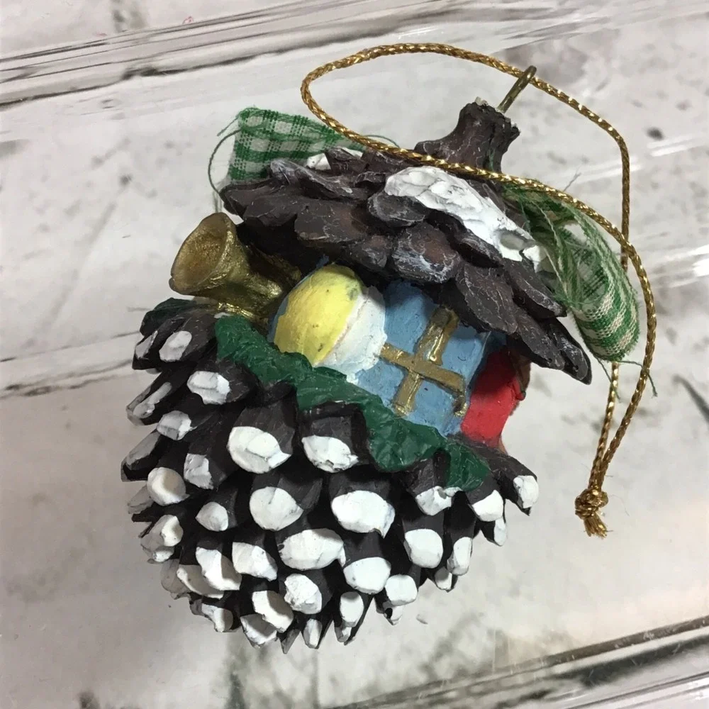 Vintage Christmas Ornament Resin Pinecone Bears Presents Ribbon